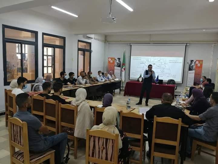 Dr. Omar Haroun lors d'une séance de coaching en entrepreneuriat